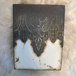 Sid Dickens tile T-240 Chantilly